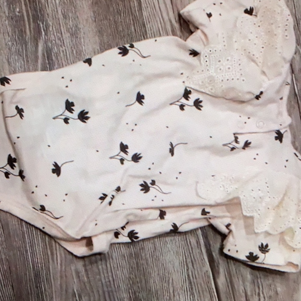 Minimal design floral pattern neck bodysuit